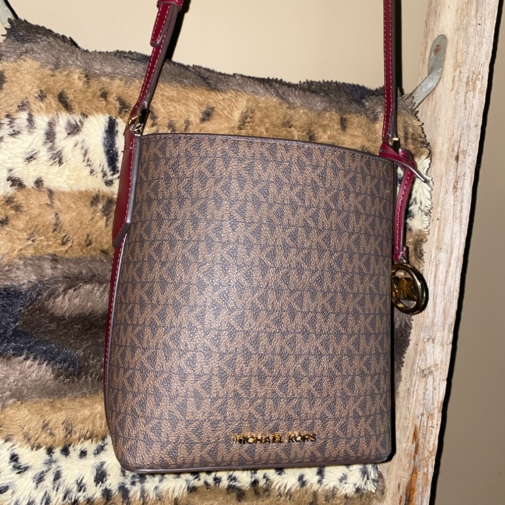 Micheal Kors purse